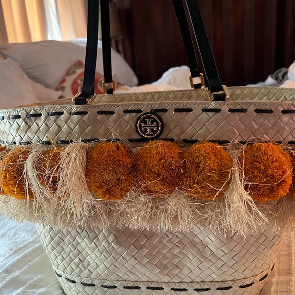 Tory Burch Pom Pom Beach Bucket - Gold Tote - Picture 13 of 14